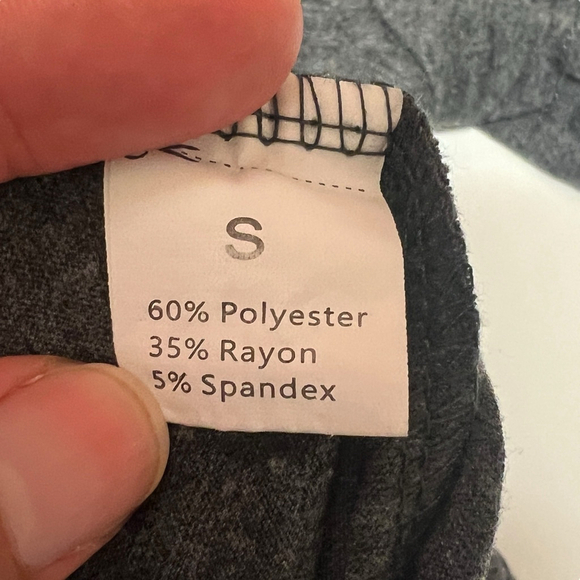 Guns N’ Roses T-Shirt Small Gray Rose Graphic Band Tee Rock Concert Tour Merch - Picture 2 of 9